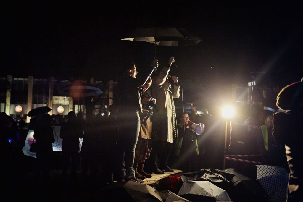 bogacka-fotografia-krakw-maopolska-parasolka--krakowska-akcja-w-ramach-czarnego-protestu